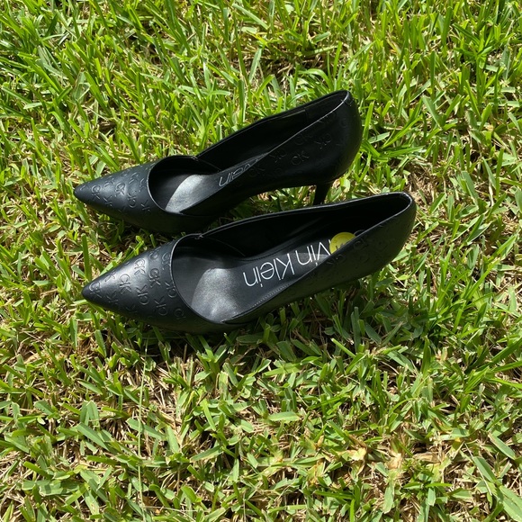 Shoes - Picture 3 of 6